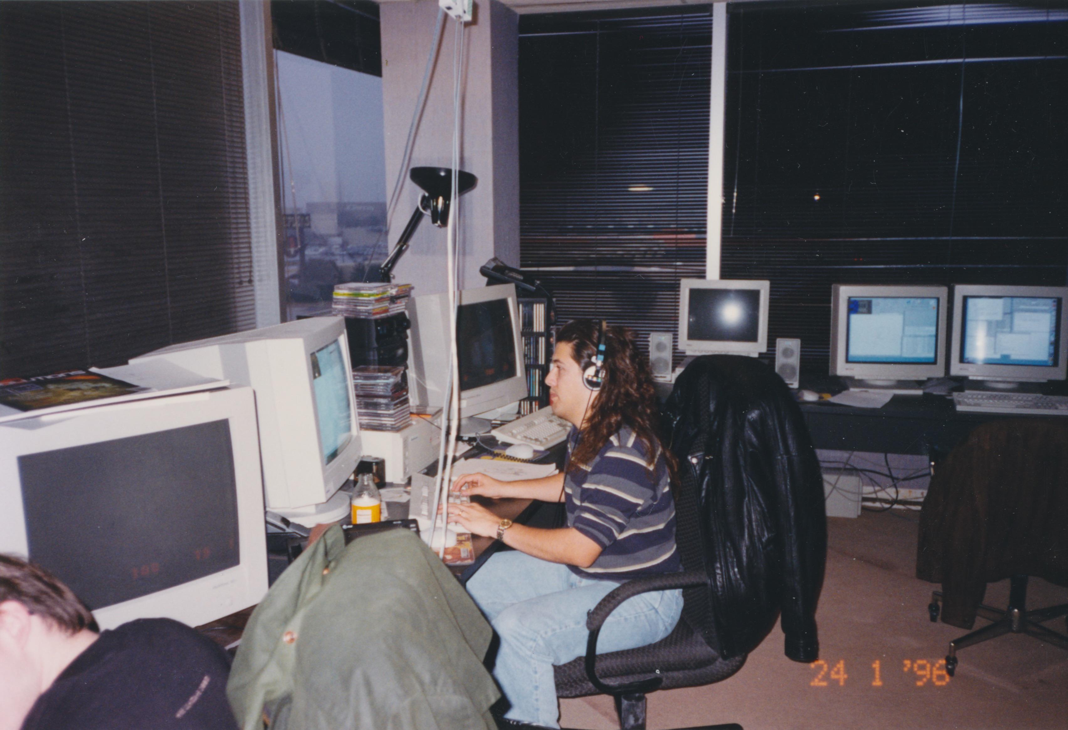 John_Romero_-_Making_Quake._Two_computers-_one_to_create,_one_to_run._Carmack's_computer_to_my_right._Jan_24,_1996._(CGmcmQTUcAE5MI6).jpg